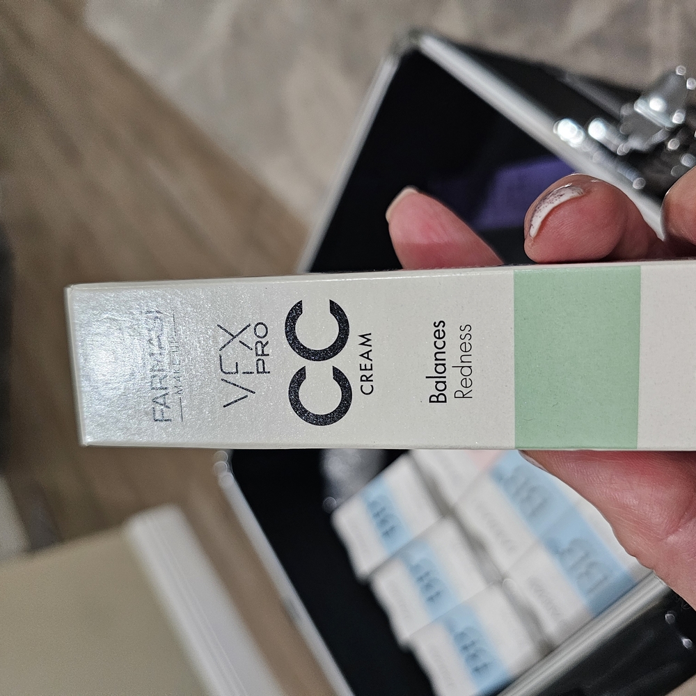 Farmasi VFX Pro CC Cream - Green